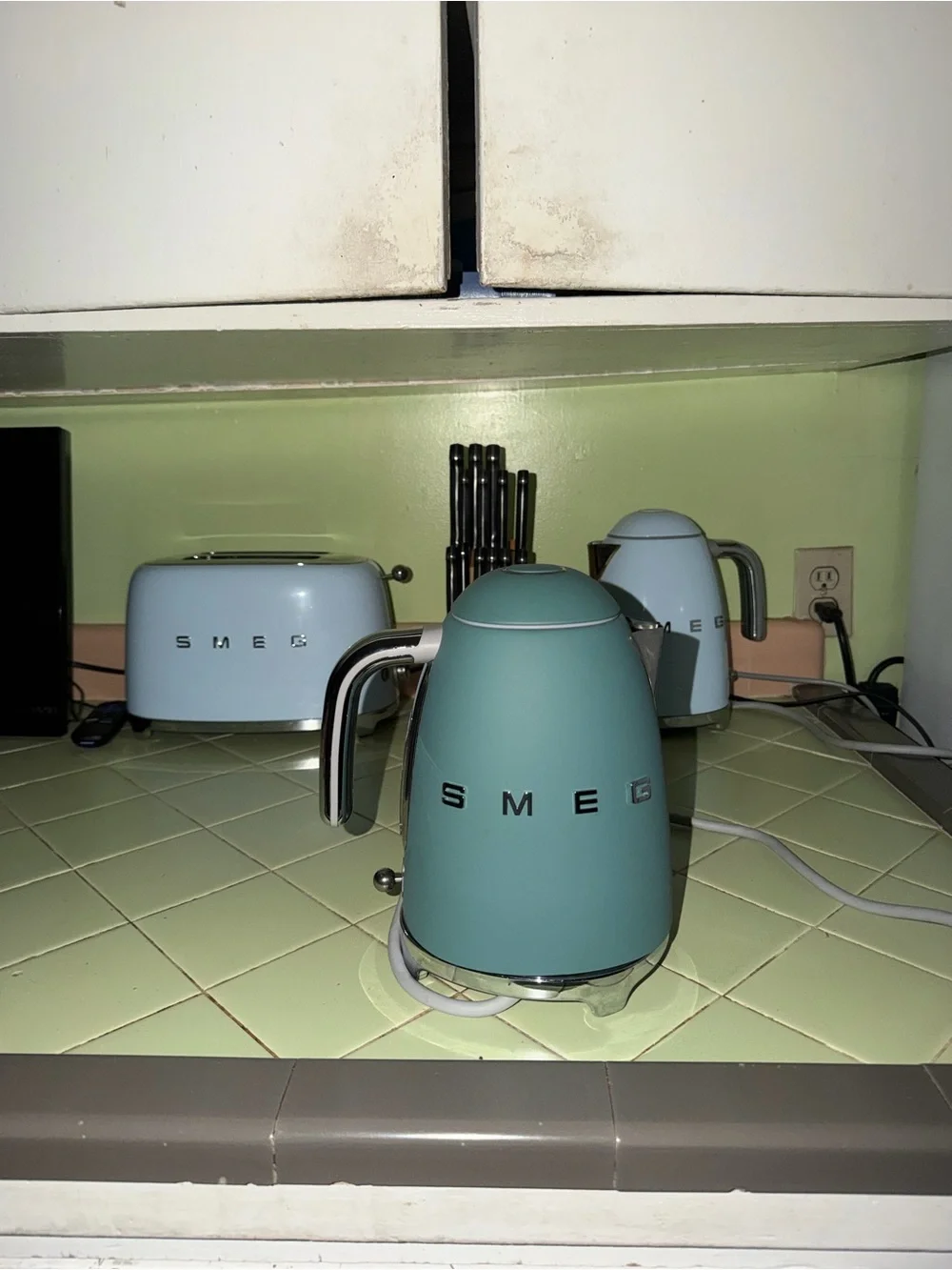 SMEG Retro Electric Kettle in Matte Blue (Jade)
